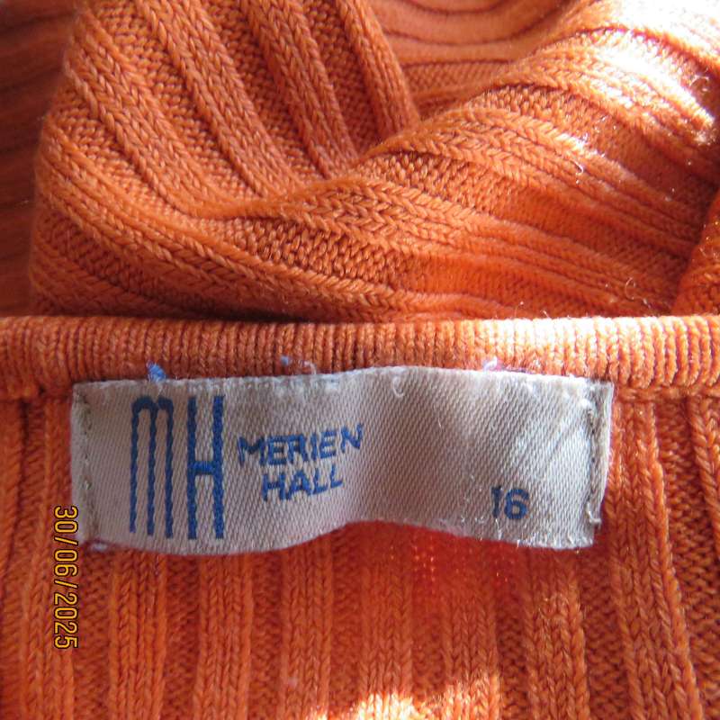 MERIEN HALL burnt orange ribbed acrylic knit V neck pullover. Slitted sides. Size 42