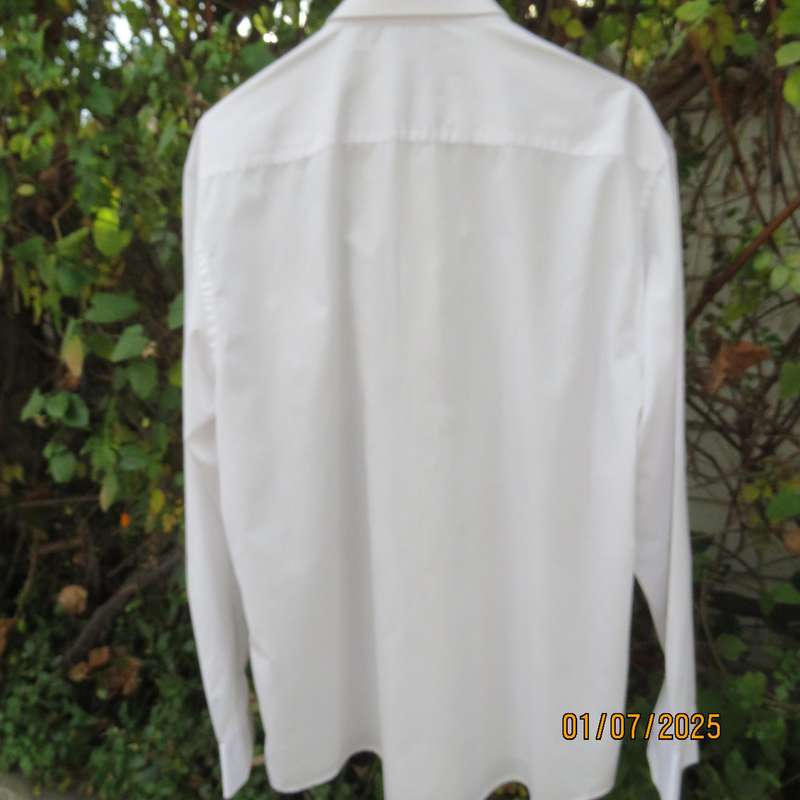CIGNAL handsome white long sleeve regular fit men's shirt. Size XL.