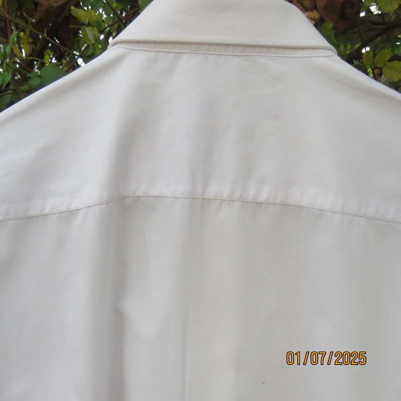 CIGNAL handsome white long sleeve regular fit men's shirt. Size XL.