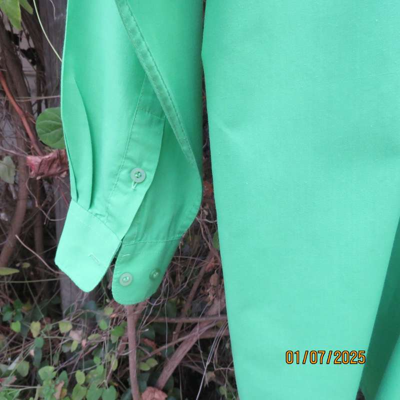 BAROTTI kelly green polycotton long sleeve men's size medium shirt. Free neck tie