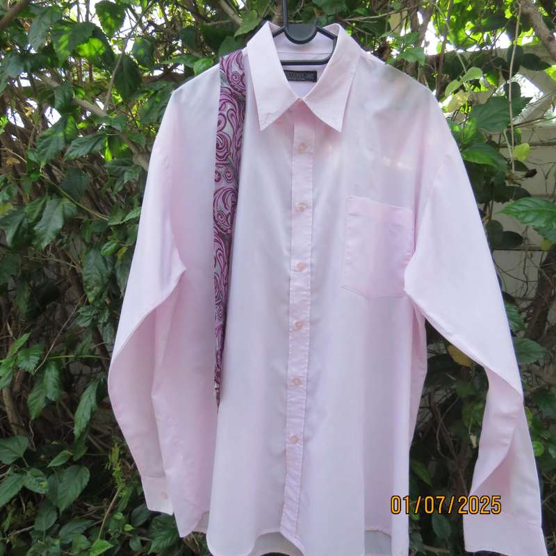 JETENEC men's long sleeve blush pink polycotton shirt size XXL. Free matching tie