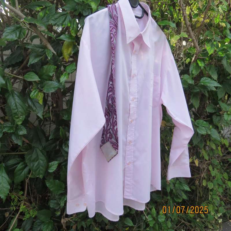 JETENEC men's long sleeve blush pink polycotton shirt size XXL. Free matching tie