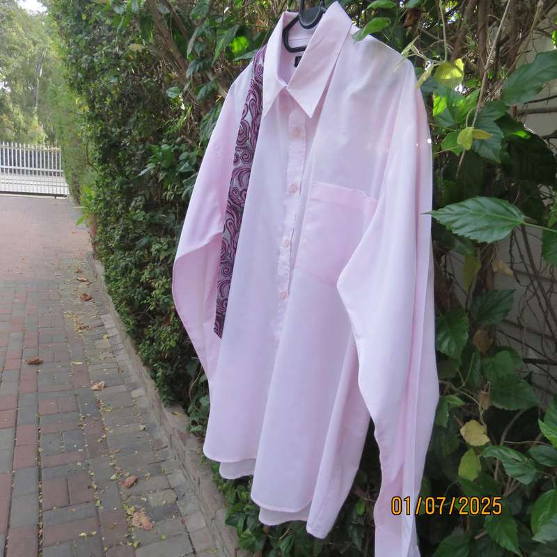 JETENEC men's long sleeve blush pink polycotton shirt size XXL. Free matching tie