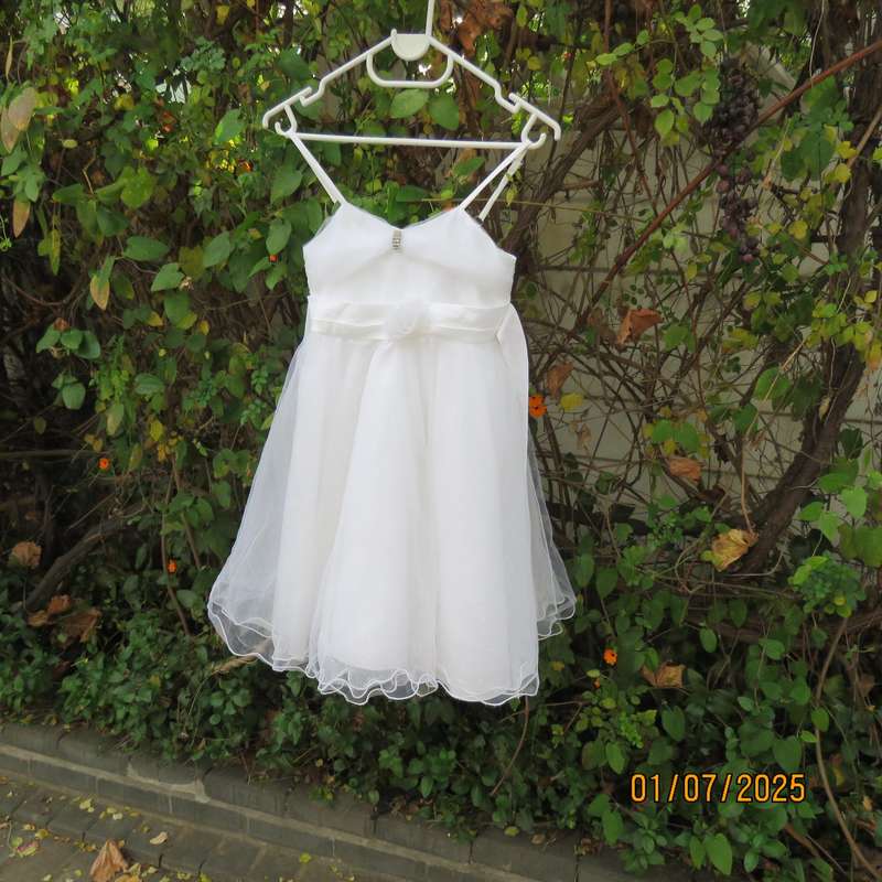 White flower girl tulle dress in 6 layers with adjustable shoulder straps. Size 7-8
