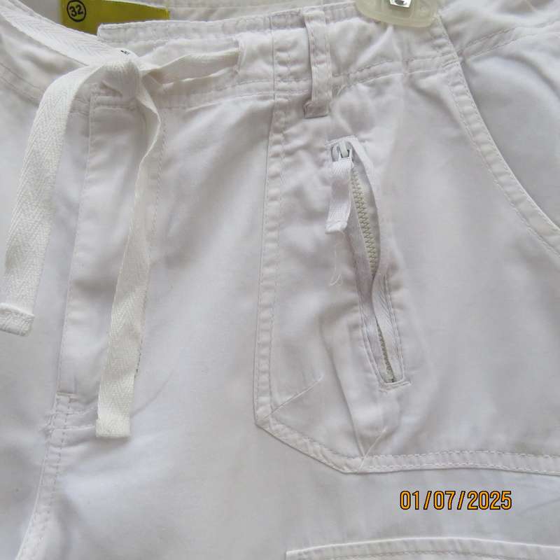 White men's knee length 100% cotton shorts with drawstring. Size 34