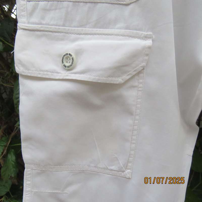 White men's knee length 100% cotton shorts with drawstring. Size 34