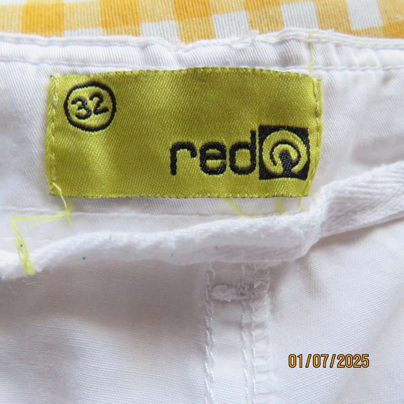 White men's knee length 100% cotton shorts with drawstring. Size 34