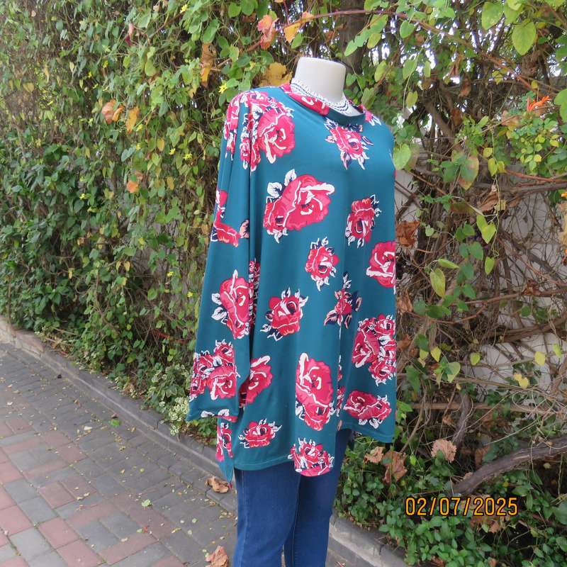 Dark jade slip over stretch polyester top with red-white flowers. Long sleeves. Size 50