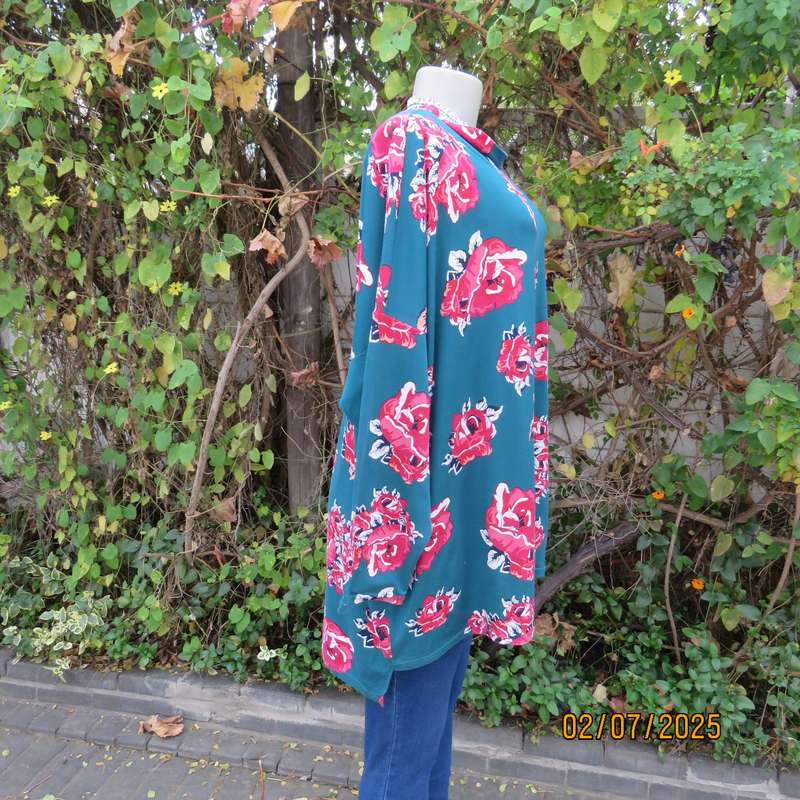 Dark jade slip over stretch polyester top with red-white flowers. Long sleeves. Size 50