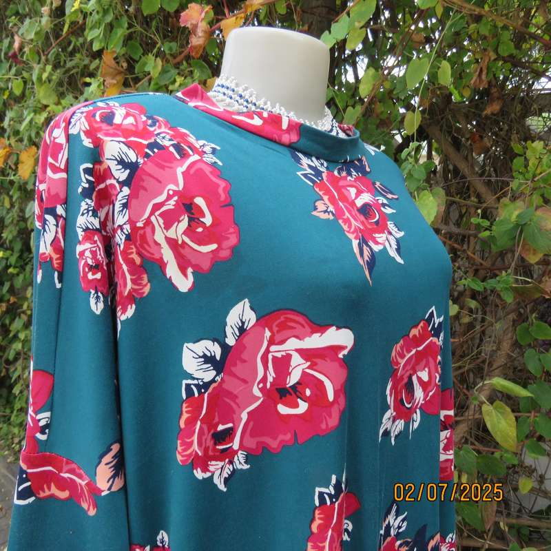 Dark jade slip over stretch polyester top with red-white flowers. Long sleeves. Size 50