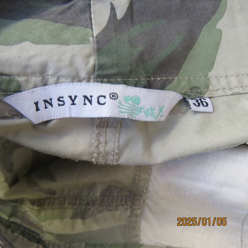 Camouflage cropped straight leg pants with turnovers. Size 36. Lots of pockets. Very good cond.
