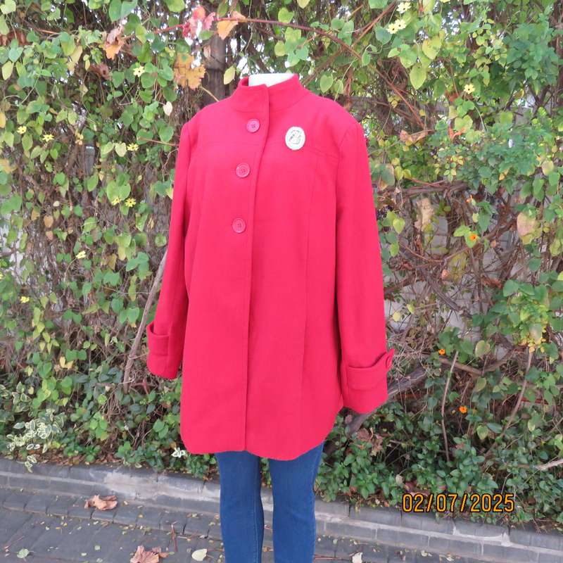 DONNA-CLAIRE red wool-polyester blend long sleeve fully lined size 42 jacket.