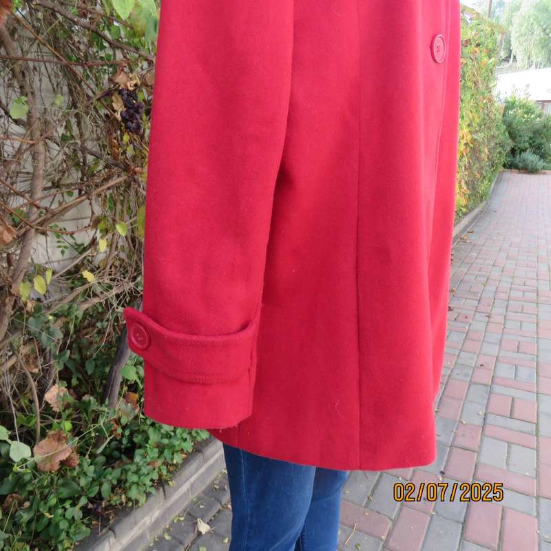 DONNA-CLAIRE red wool-polyester blend long sleeve fully lined size 42 jacket.