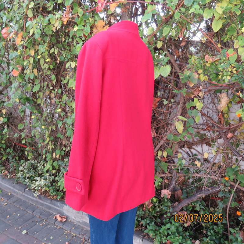 DONNA-CLAIRE red wool-polyester blend long sleeve fully lined size 42 jacket.