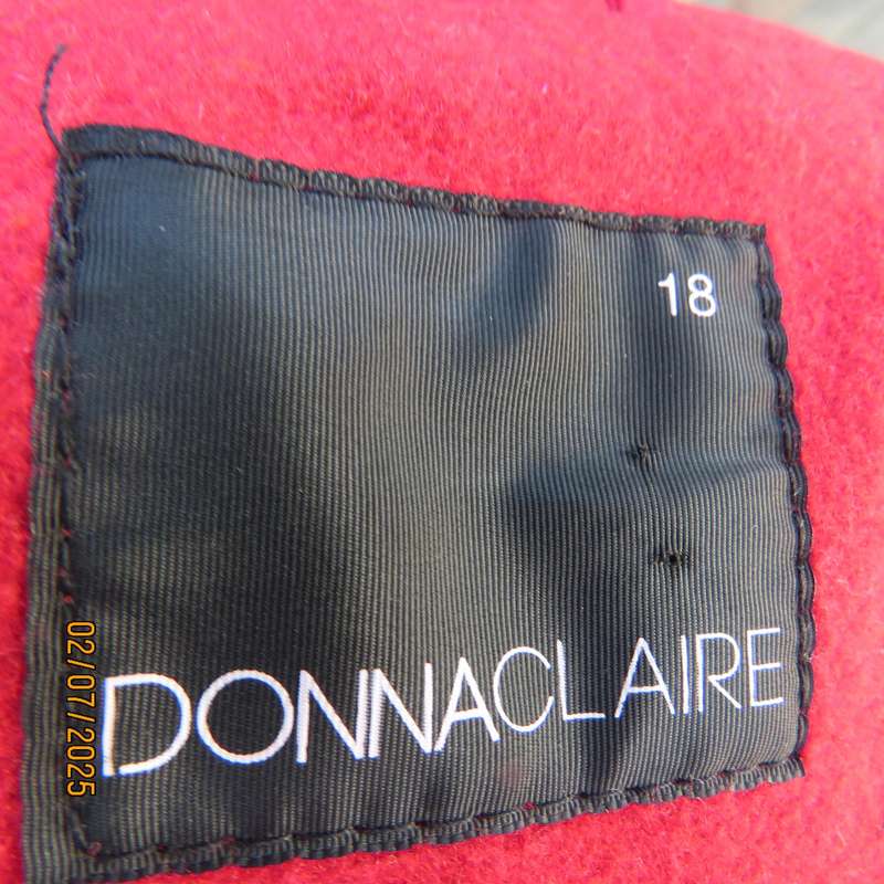 DONNA-CLAIRE red wool-polyester blend long sleeve fully lined size 42 jacket.