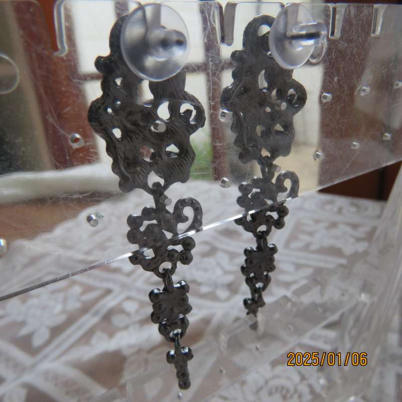 Beautiful long black creeper design earrings with black stones. Length 7cm New