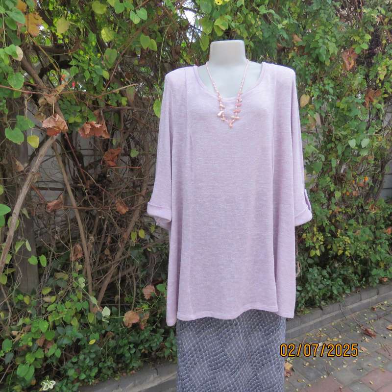 DONNA CLAIRE perfume pink poly-rayon-lurex stretch slip over knitted top. Size 50