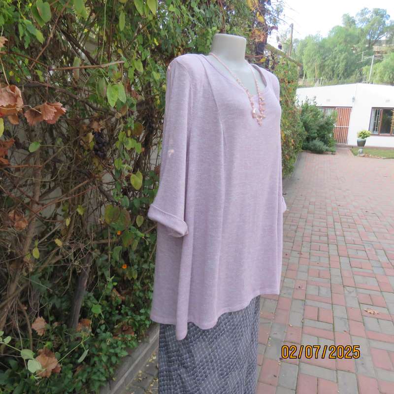 DONNA CLAIRE perfume pink poly-rayon-lurex stretch slip over knitted top. Size 50