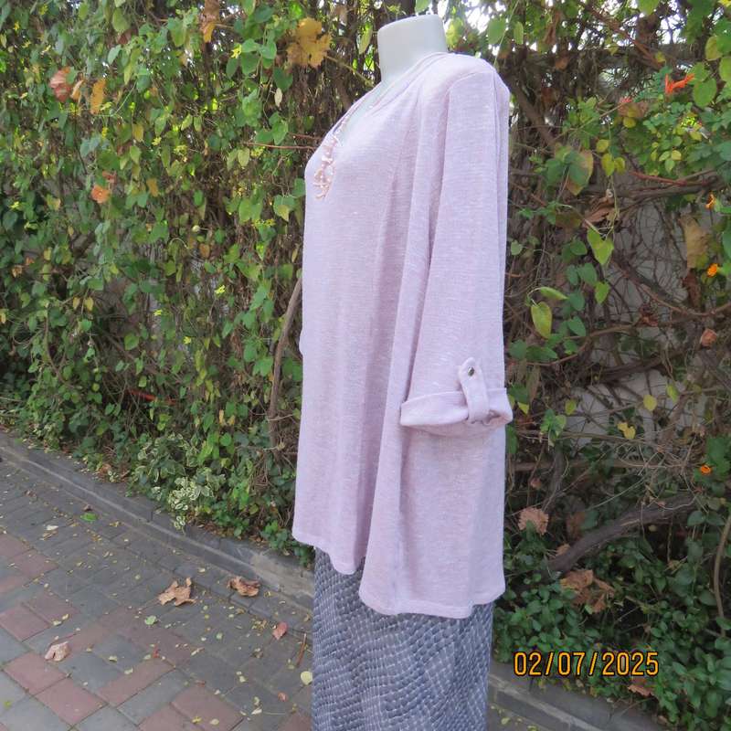 DONNA CLAIRE perfume pink poly-rayon-lurex stretch slip over knitted top. Size 50