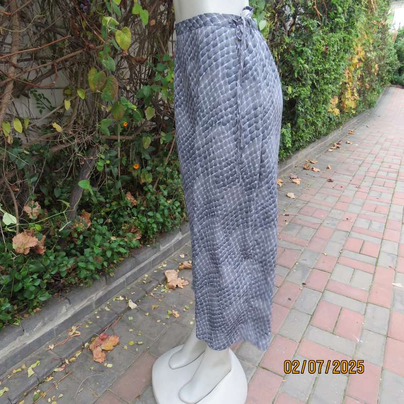 XTREME diamond print rayon-polyester long skirt in greys and pale blue. Size 36-38