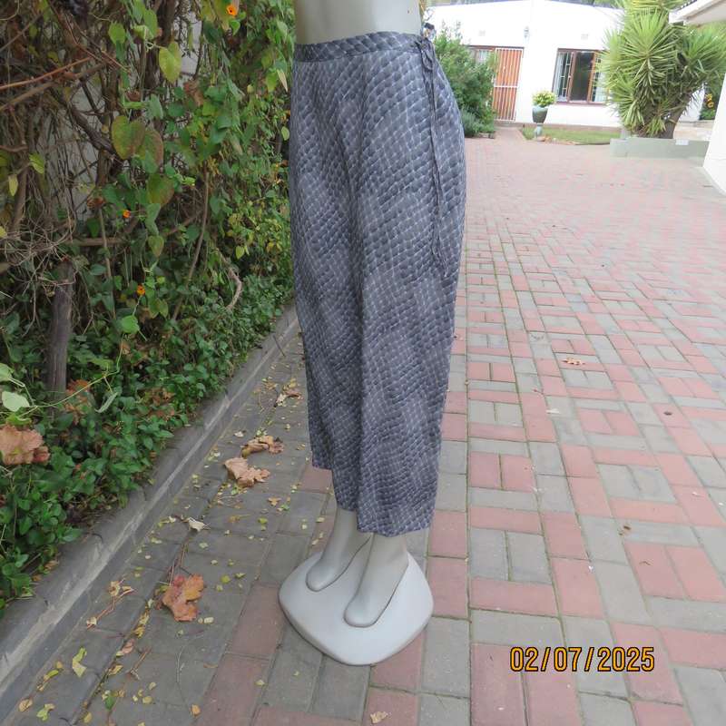 XTREME diamond print rayon-polyester long skirt in greys and pale blue. Size 36-38