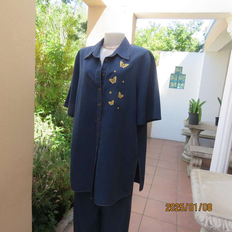 DELSWA navy 2 pc pantsuit size 42. Gold colour butterfly embroidery. Short sleeve top and long pants