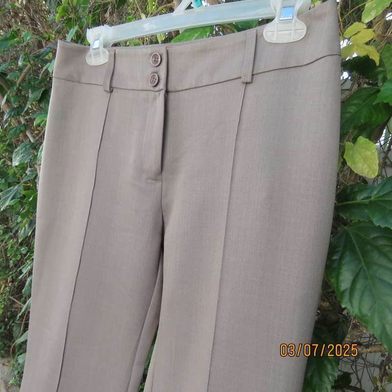 FINNEGANS light brown dress pants size 32. Straight legs. Hight quality