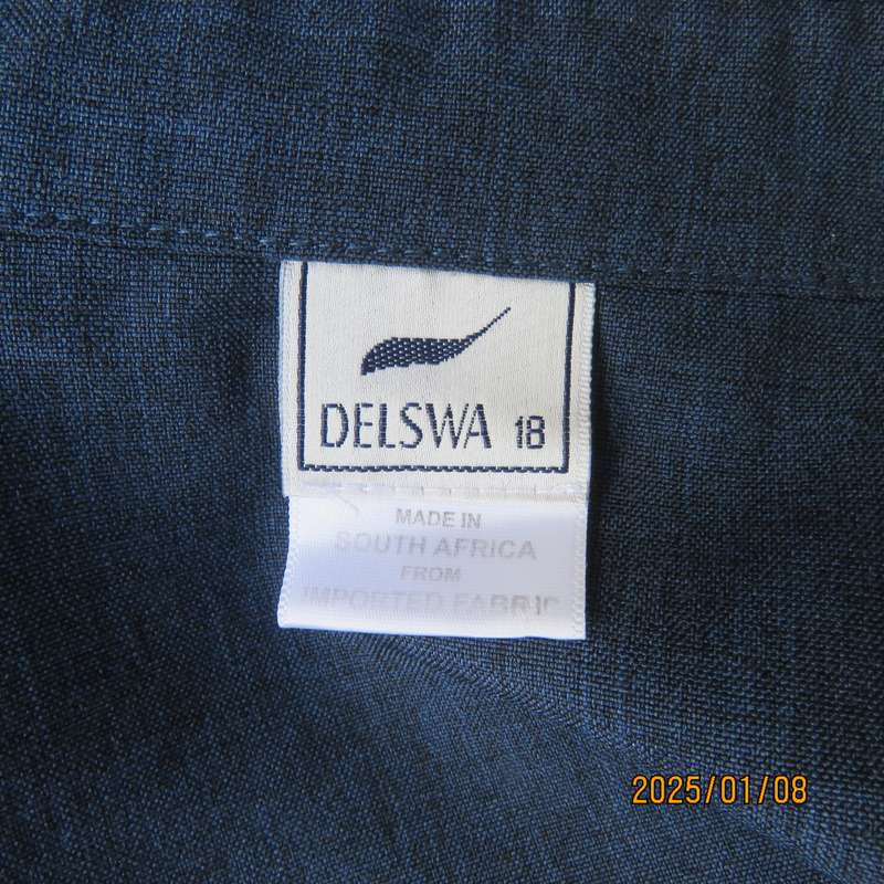 DELSWA navy 2 pc pantsuit size 42. Gold colour butterfly embroidery. Short sleeve top and long pants