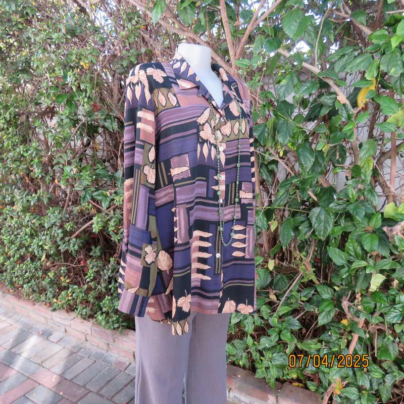 WOOLWORTHS pattern-colour block long sleeve button down polyester top. Size 46