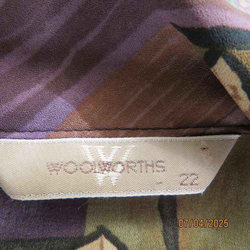 WOOLWORTHS pattern-colour block long sleeve button down polyester top. Size 46
