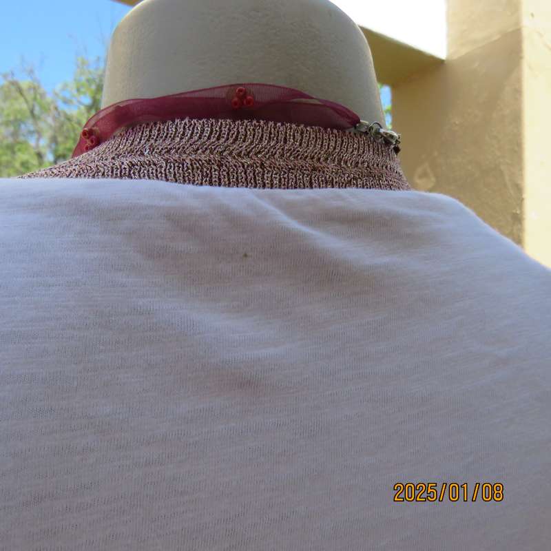 GLORA JEANS capped raglan sleeve white polyamide-viscose top with pink-gold knit.Size 34-36. As new.