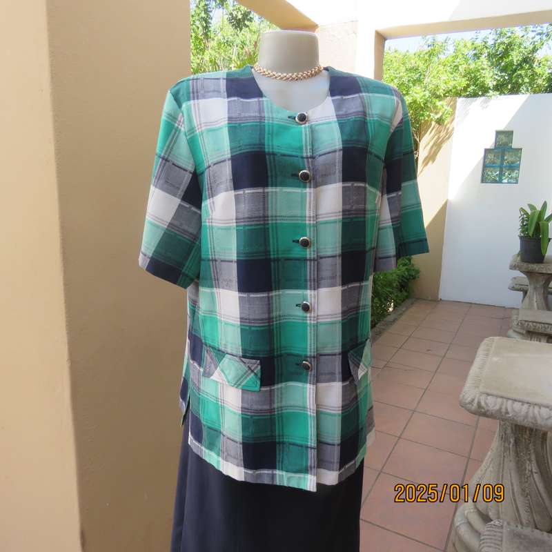 WOOLWORTHS large checked short sleeve jacket in green-navy-white.Size 44.Button down.As new