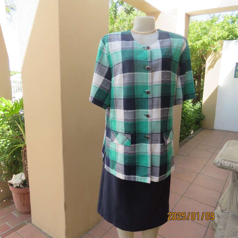 WOOLWORTHS large checked short sleeve jacket in green-navy-white.Size 44.Button down.As new