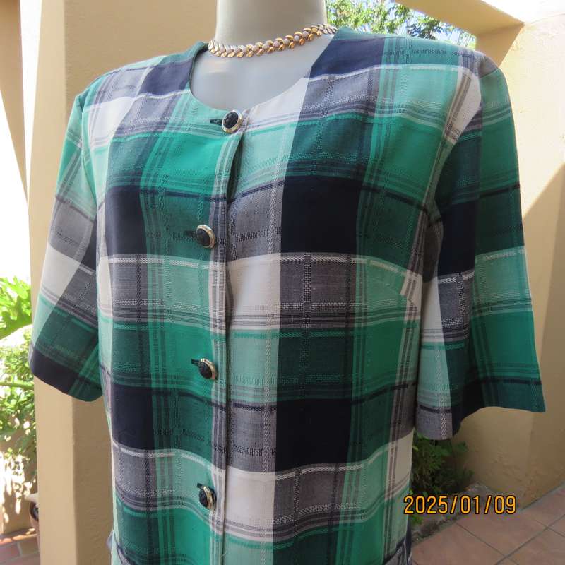 WOOLWORTHS large checked short sleeve jacket in green-navy-white.Size 44.Button down.As new