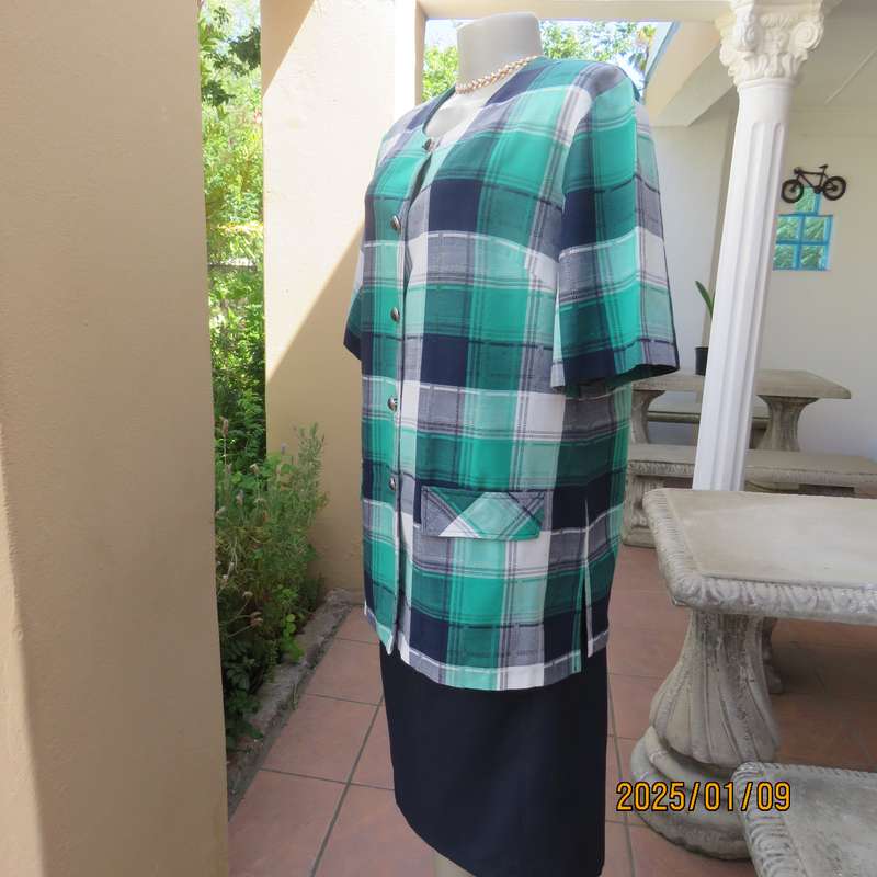 WOOLWORTHS large checked short sleeve jacket in green-navy-white.Size 44.Button down.As new