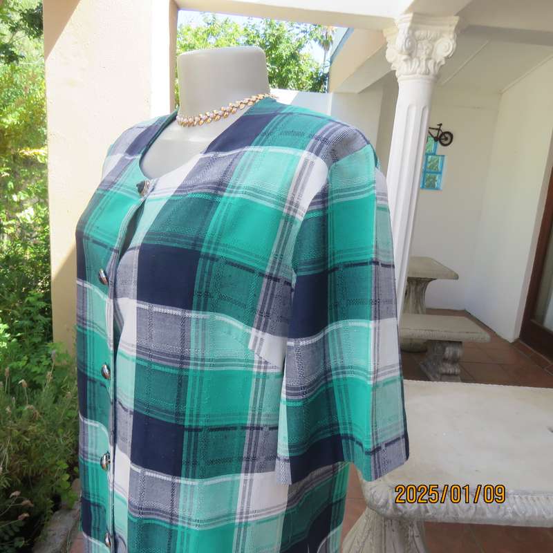 WOOLWORTHS large checked short sleeve jacket in green-navy-white.Size 44.Button down.As new