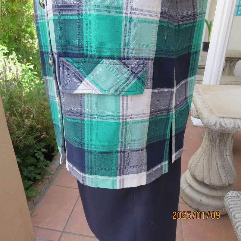 WOOLWORTHS large checked short sleeve jacket in green-navy-white.Size 44.Button down.As new
