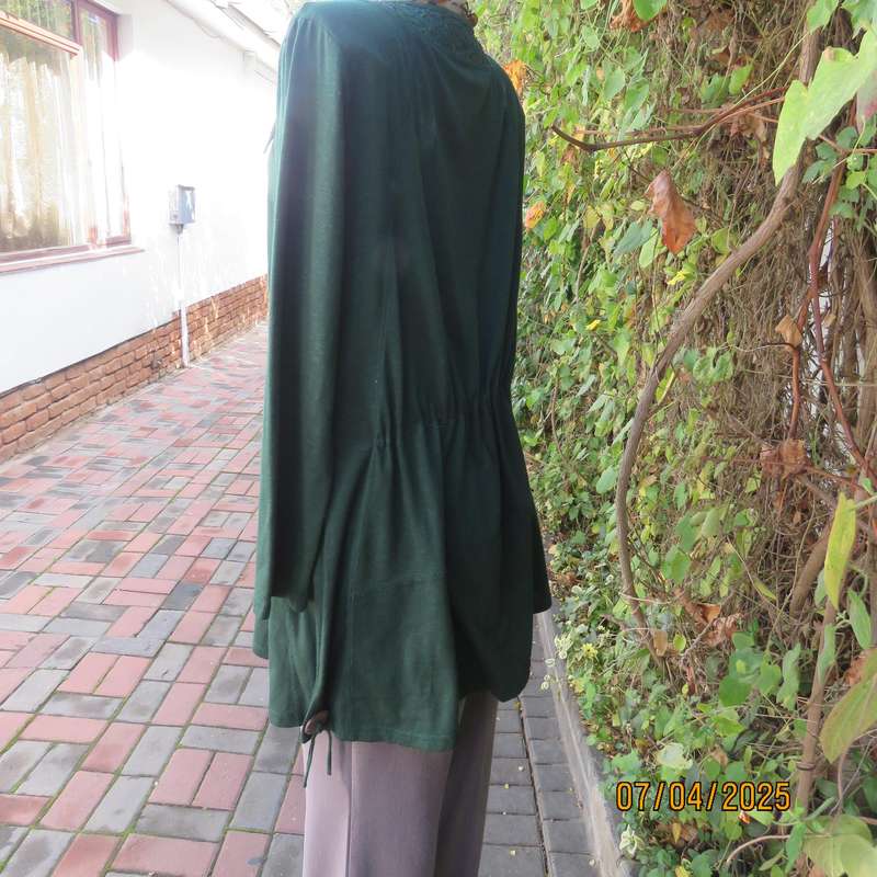 Hunters green long sleeve slip over polycotton stretch top. Lace-button decor. Size 40
