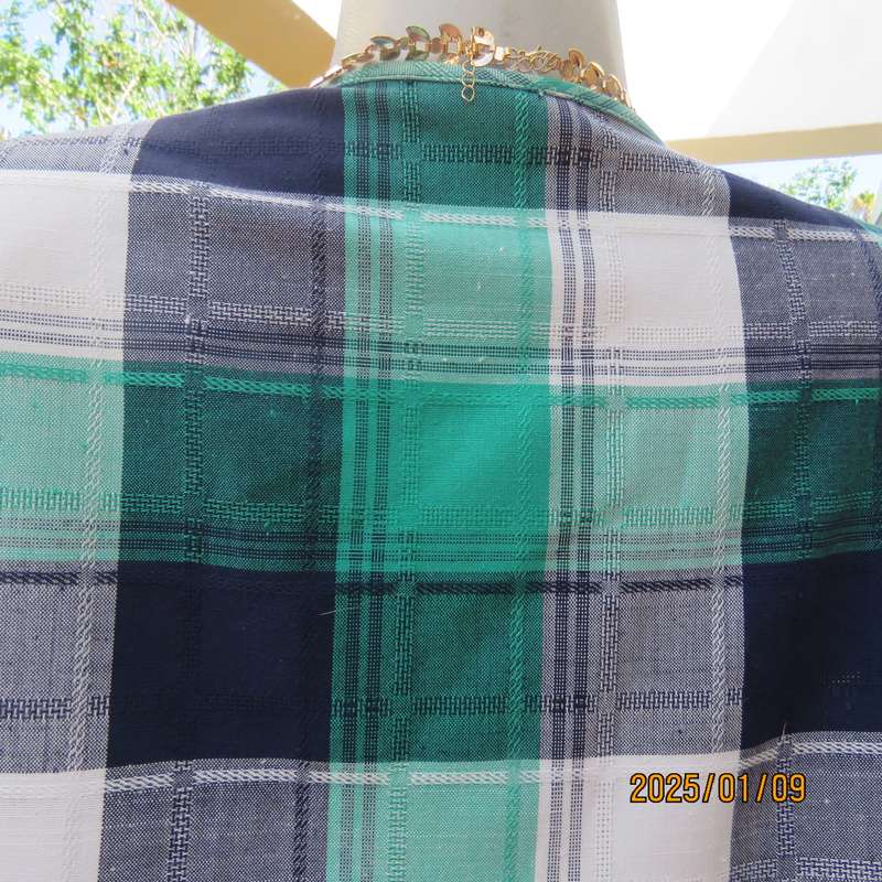 WOOLWORTHS large checked short sleeve jacket in green-navy-white.Size 44.Button down.As new