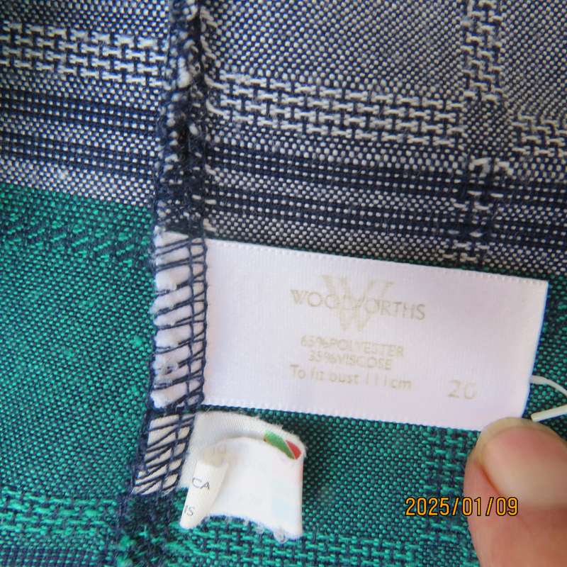 WOOLWORTHS large checked short sleeve jacket in green-navy-white.Size 44.Button down.As new