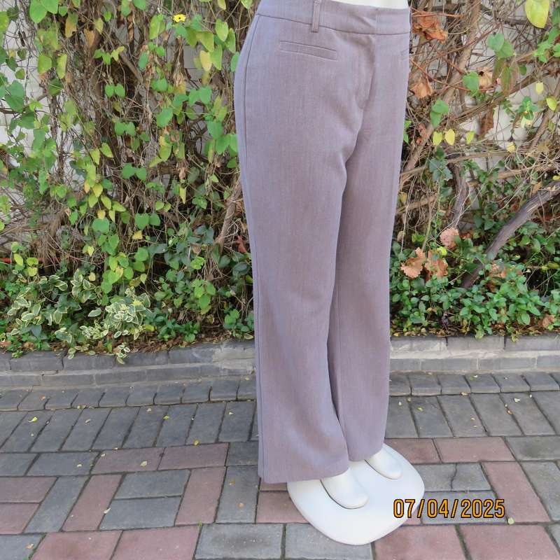 Light brown bootcut dress pants size 37. Dummy pockets. Polyester with stretch.