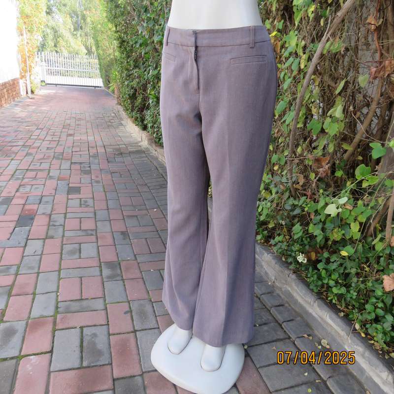 Light brown bootcut dress pants size 37. Dummy pockets. Polyester with stretch.