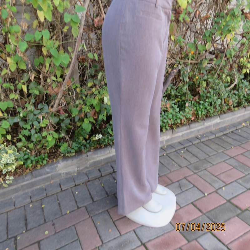 Light brown bootcut dress pants size 37. Dummy pockets. Polyester with stretch.