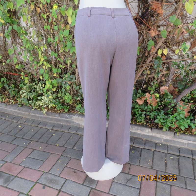 Light brown bootcut dress pants size 37. Dummy pockets. Polyester with stretch.