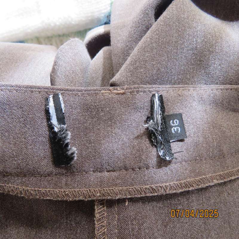 Light brown bootcut dress pants size 37. Dummy pockets. Polyester with stretch.