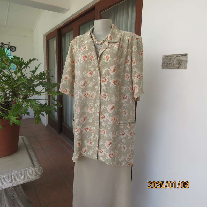 Fabulous boutique made tea green-white-rust floral pattern short sleeve jacket.Size 40-42. As new.