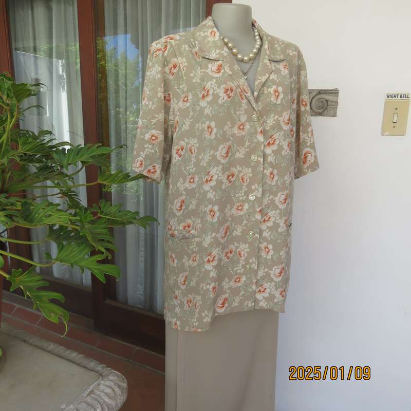 Fabulous boutique made tea green-white-rust floral pattern short sleeve jacket.Size 40-42. As new.