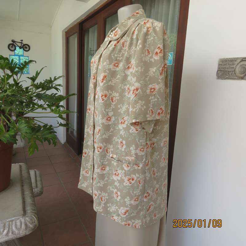 Fabulous boutique made tea green-white-rust floral pattern short sleeve jacket.Size 40-42. As new.