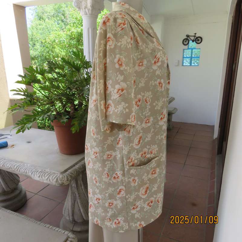 Fabulous boutique made tea green-white-rust floral pattern short sleeve jacket.Size 40-42. As new.