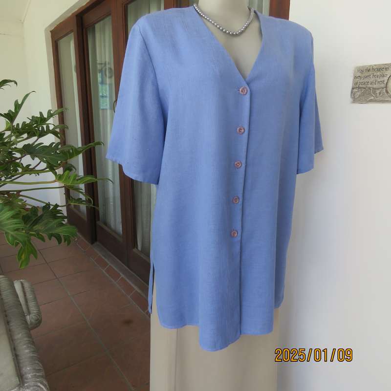 DELSWA steel blue short sleeve button down V neck top-jacket. Size 40. Slitted sides. Very good cond